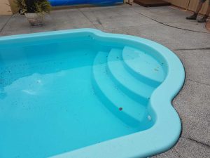 aqua-blue-fibreglass-pool-resurfacing