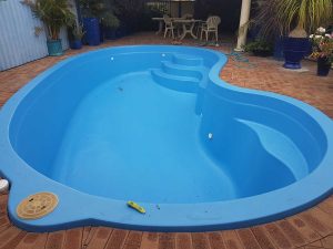 aquaguard-topcoat-on-fibreglass-pool-resurfacing