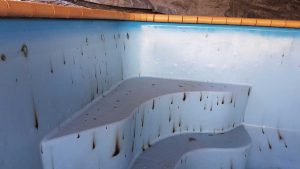 getting-black-spots-and-bubbles-fibreglass-pool-resurfacing